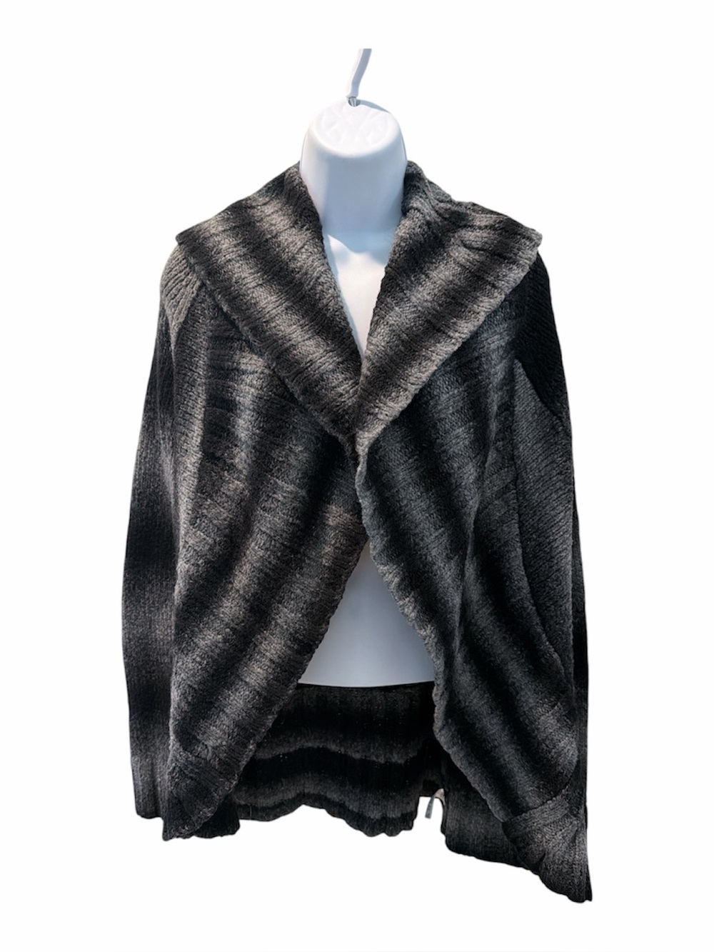 FOREVER 21 Black & Gray Ombré Knit Cardigan size large